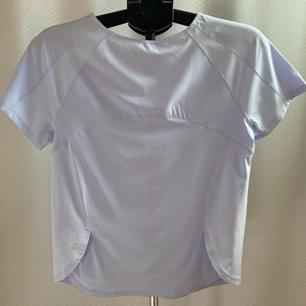 Lululemon Light Breathable Wicking Fabric Active Top In Lilac, Size M - Picture 3 of 5